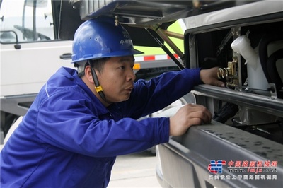 匠心卅载丨中联重科邱志良 大吨位起重机故障手到“病”除的服务大师